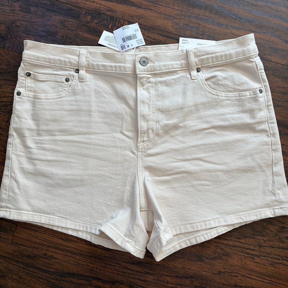 New AE Relaxed Fit Super High Rise Stretch Cream Denim Shorts